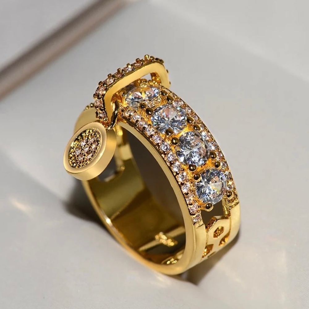 🎉 Cynthia Drop Ring in Gold